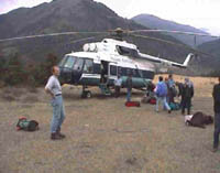  Der russische Hubschrauber bringt uns nach Tashigoan 