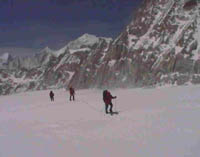  Der Weg vom Lager 1 zum Lager 2 fhrt ber den Chagogletscher 